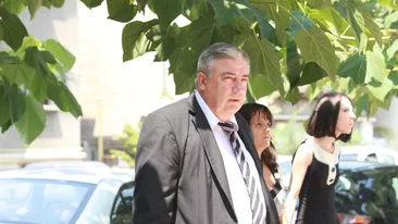 Si-a cautat-o cu lumanarea? Tatal lui Serban Huidu este acuzat ca-si batea clientii si pe taximetristii din zona barului
