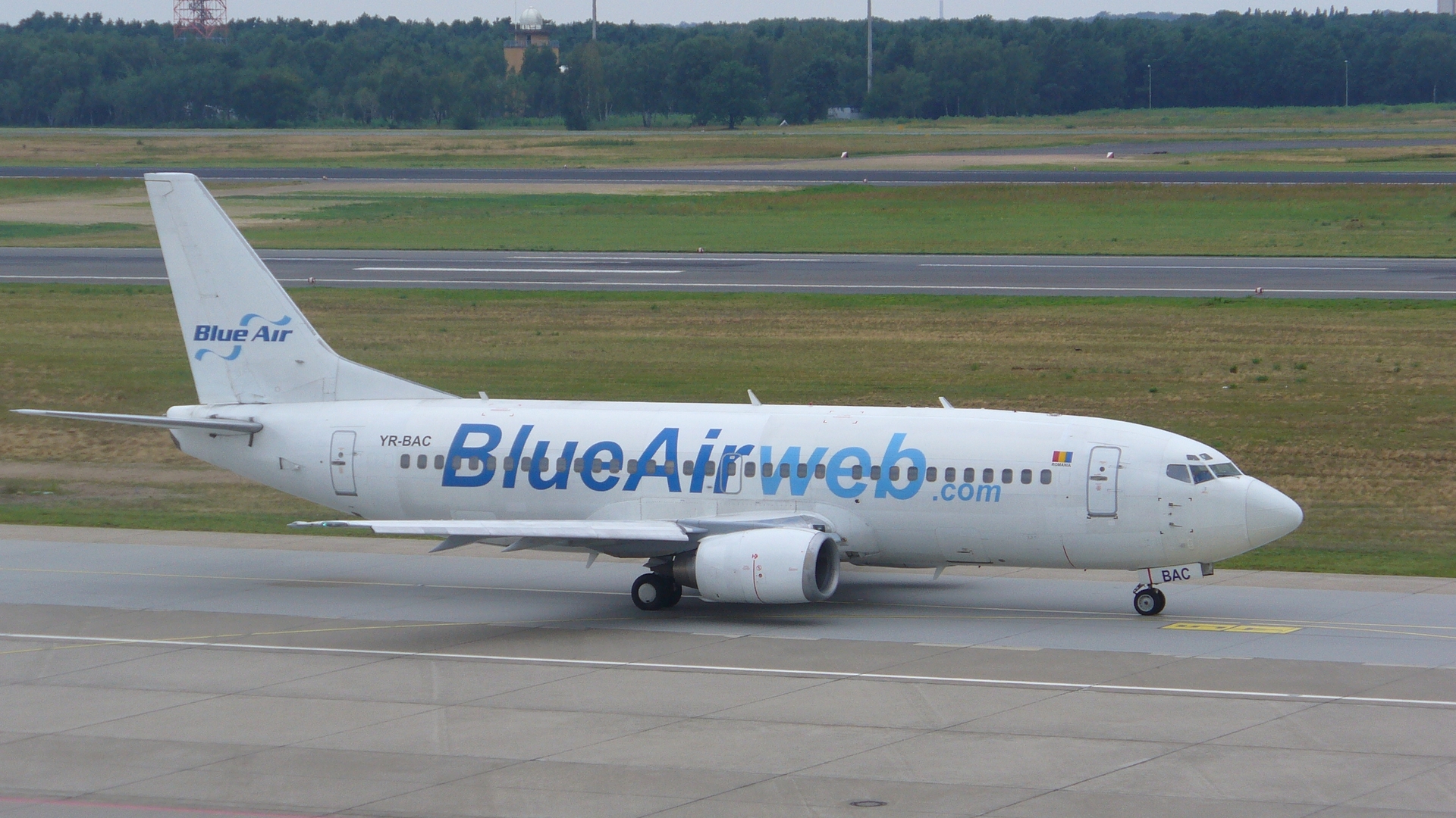 Incident pe Aeroportul Otopeni! Avion Blue Air întors după ce a lovit cu coada pista