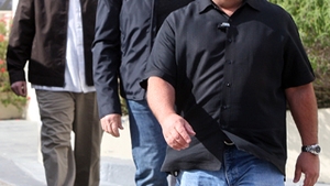 "Terminatorul" umbla cu doi bodyguarzi dupa el