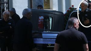 Nelu Ploieșteanu, transfigurat de durere în ziua înmormântarii fiului său. Și-a ținut minute bune mâna în zona inimii
