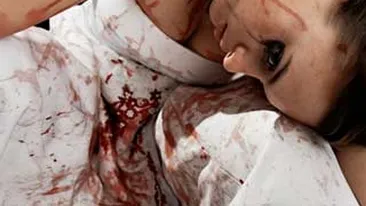 Sete de sange! Iubitul i-a sfartecat gatul si toracele in fata fiicei de patru ani!