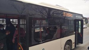 Fereastra unui autobuz din Capitală s-a spart peste călători