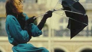 Meteorologii au emis COD GALBEN de ploi şi vânt puternic în Bucureşti şi 22 de judeţe din ţară