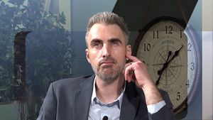 Expertul trădaților în dragoste a avut pistolul la tâmplă, iar acum deconspiră amantlâcurile! Atenție, infidelilor! ”Astea vor apărea clar!”