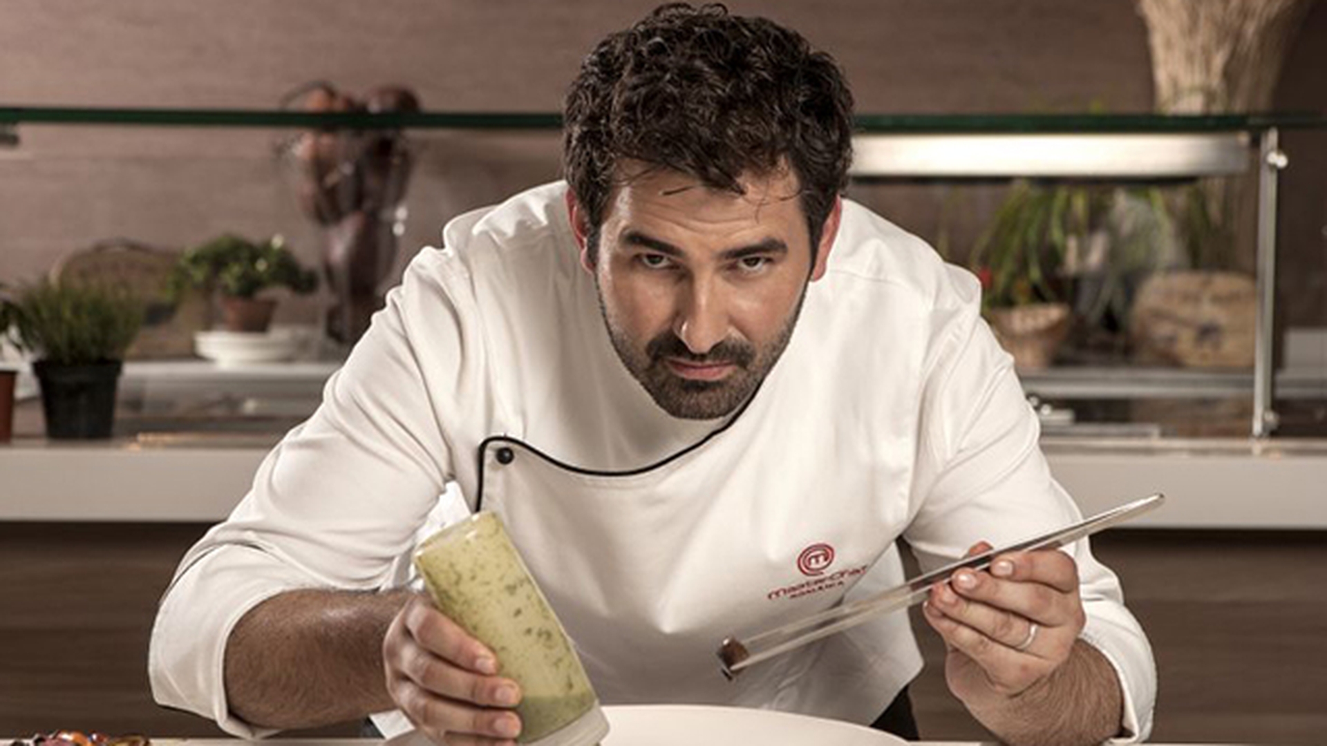 Chef Adi Hadean, prins in FAPT! Cum se poarta cu sotia lui atunci cand crede ca nu il vede nimeni