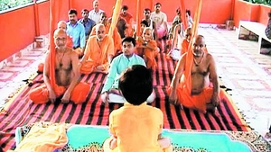 E profesoara de yoga la doar sase ani