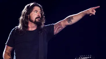 Chitaristul Dave Grohl, de la Foo Fighters, a fost operat la un braț
