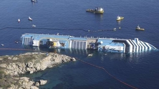 Mutarea epavei navei Costa Concordia va dura intre "sapte si zece luni"