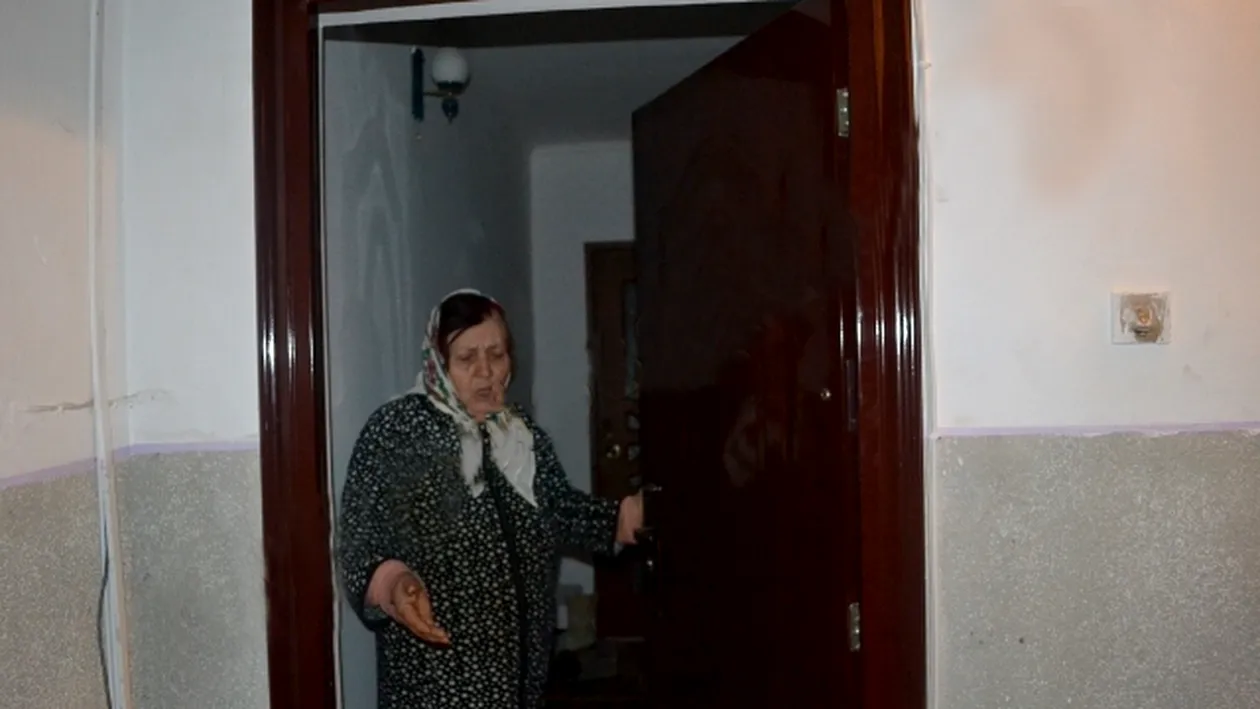 O poveste de dragoste ca-n filmele de comedie! Doi pensionari au fugit de-acasa si s-au casatorit in secret, in capoate!