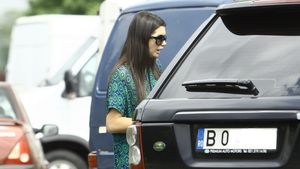 Aventuri in piata! Manata de pofte, Elena Basescu a dat iama in fructe, dar nu le-a carat singura la masina! Vezi cine a ajutat-o!