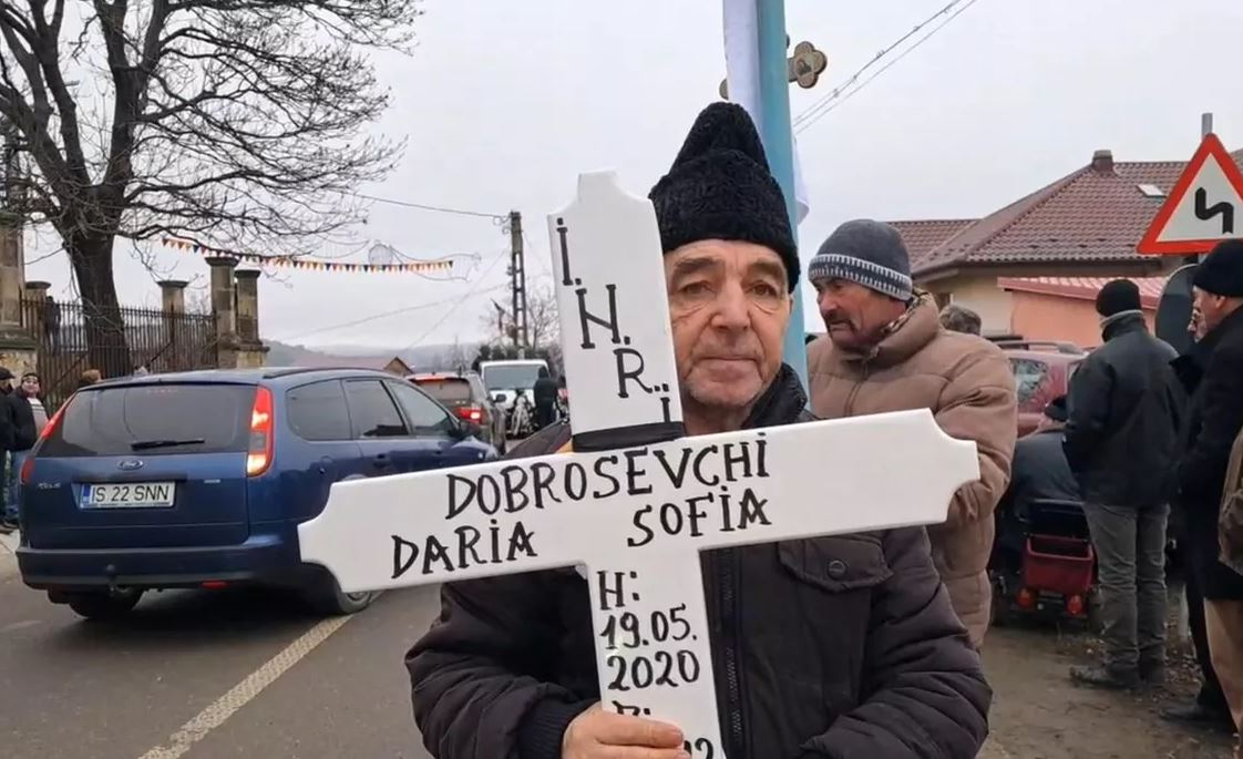 Imagini sfâșietoare! Constantin și Teodora au fost înmormântați împreună, iar micuța Sofia între ei