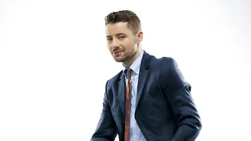 Adrian Sina este pasionat de surfing