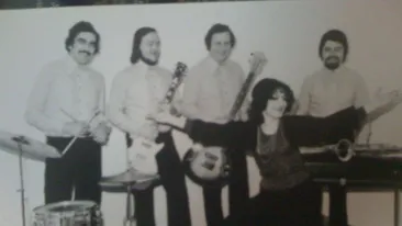 Fabuloasa poveste a cantaretei sterse de comunisti din istorie! S-a maritat dupa 12 ani in Germania cu logodnicul din Romania!