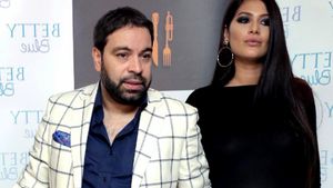 S-a aflat tot! Cine este vedeta Playboy cu care Florin Salam a filtrat? Roxana Dobre a văzut tot