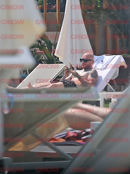 Cătălin Bordea se relaxează la piscină