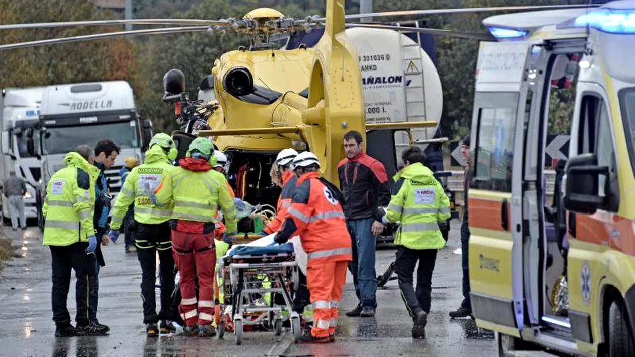 Două românce, în stare critică după un accident cumplit produs în Italia! Mașina în care se aflau s-a izbit de un TIR