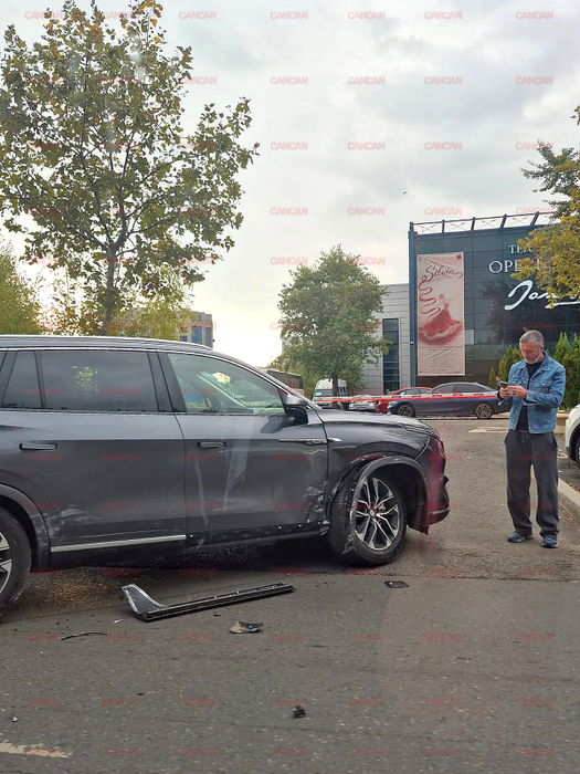 Mihai Stoica, implicat într-un accident în Capitală. Bolidul președintelui FCSB, avariat în urma impactului