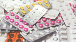 Lista medicamentelor interzise în vacanță! Pastila care te poate trimite de pe șezlong direct la închisoare