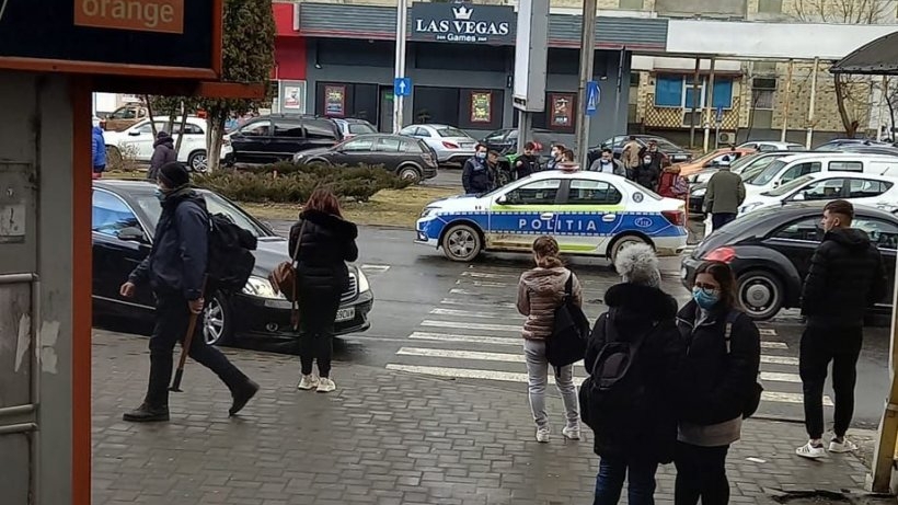 Se întâmplă din nou! Un copil a fost lovit de o maşină de Poliţie pe trecerea de pietoni, în Bacău
