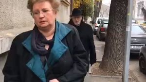 Fiica adoptivă a Stelei Popescu, desfigurată de durere în faţa casei! Nu a putut să scoată niciun cuvânt