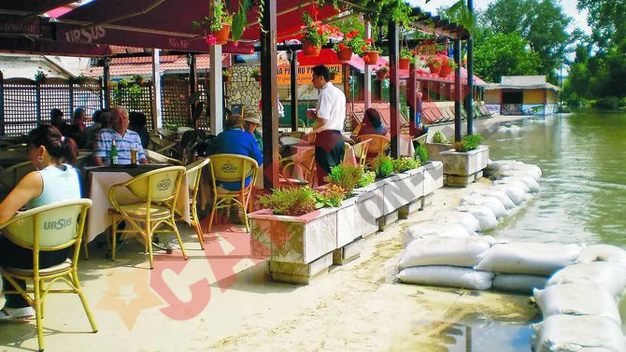 La terasa, cu picioarele in Dunare