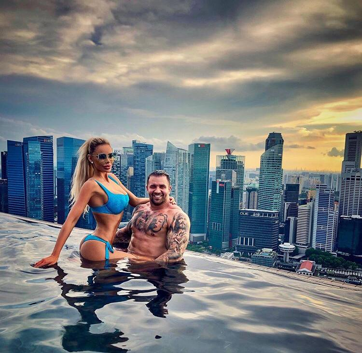 Bianca Drăgușanu & iubi au alergat dezbrăcați prin hotel!