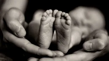 Nou-născut mort, într-o localitate din Mureș. Tânăra mamă are o explicație șocantă