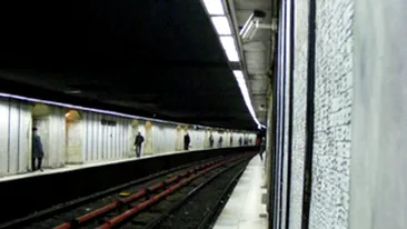 O persoana s-a aruncat in fata metroului la Piata Romana