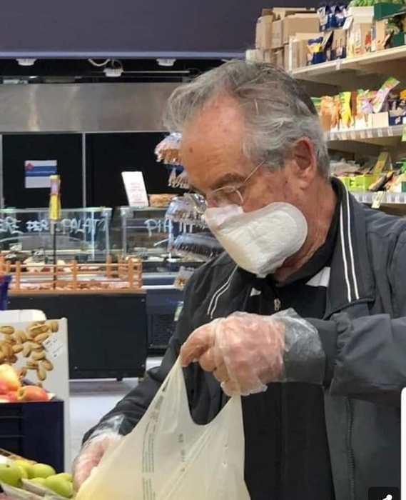 TOP 25 – Cele mai amuzante idei. Cu ce au înlocuit oamenii din imagini masca de protecție