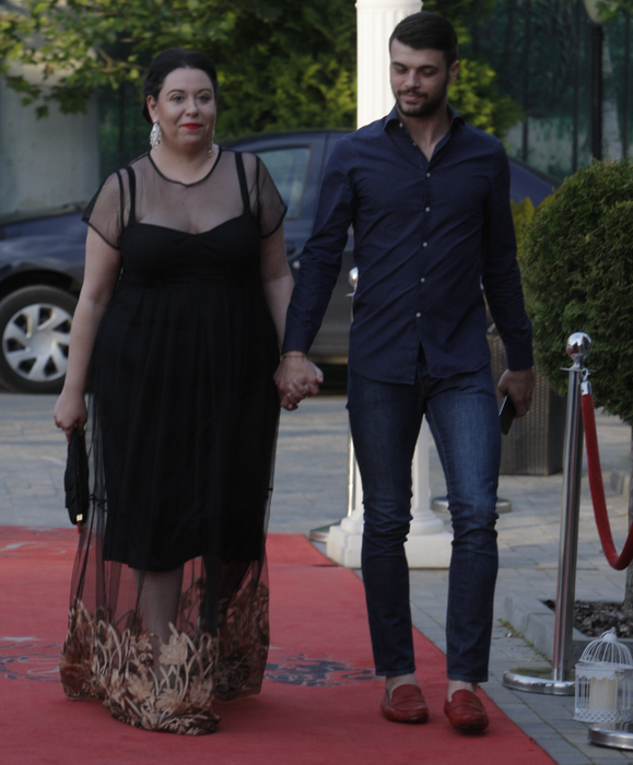 Oana Roman şi Marius Elisei, apariţie de senzaţie la un eveniment monden