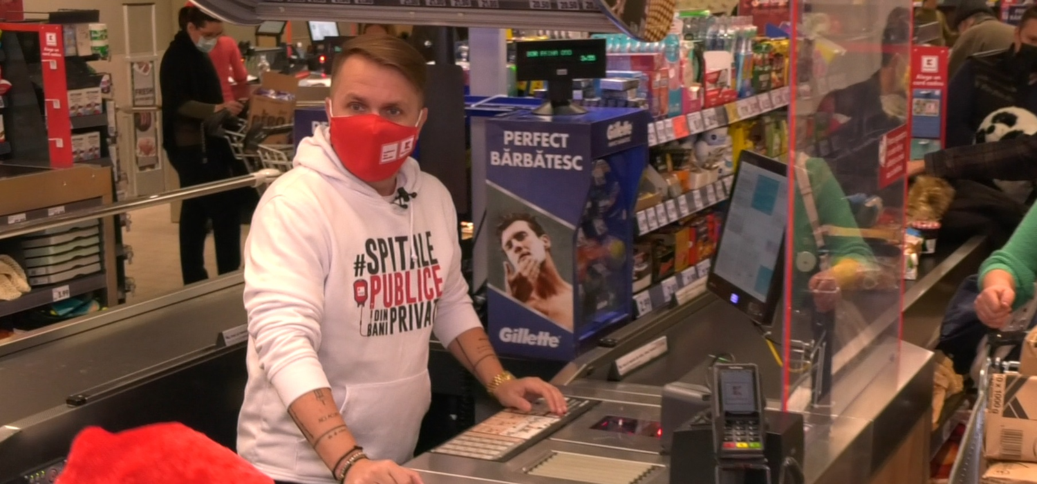Codin și-a luat rolul de casier în serios (Foto: CANCAN.RO)