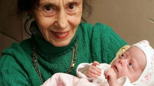 Fiica Adrianei Iliescu este la sfârșitul clasei a X-a. Cum arată acum copila femeii care a născut la 66 de ani