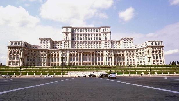 Momente de panică la Palatul Parlamentului! A izbucnit un incendiu