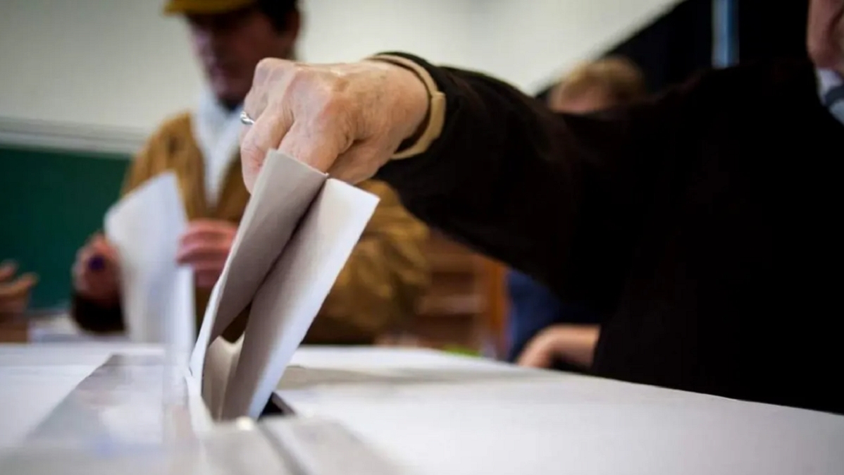 Incidente la alegerile locale 2025! Oamenii legii au intervenit în mai multe secții de votare din Capitală