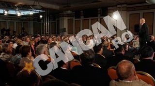 Oprescu a stat de vorba cu peste 300 de pensionari. "Am incercat sa va fac viata mai usoara, acolo unde am putut eu!"