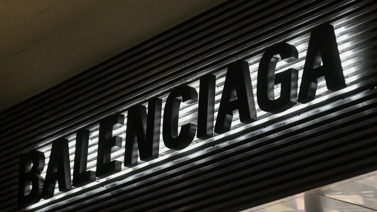 Cum arată noua colecție a casei de modă Balenciaga. Un început aparte pentru moda masculină