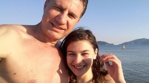 Tânăra care şi-a UCIS iubitul afacerist cu 30 de ani mai în vârstă şi-a aflat PEDEAPSA CRUNTĂ! Tribunalul a emis prima sentinţă