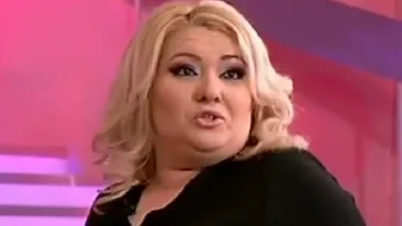 A scăpat de kilogramele în plus, dar se mândreşte cu bustul impresionant! Viorica de la Clejani şi-a etalat sânii cu un decolteu adânc