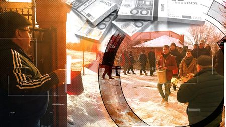 Jucătorii unei echipe din Dolj colindă prin sat ca să strângă bani pentru echipament!