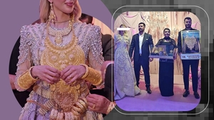 Influenceriță din Turcia, virală după ce a apărut acoperită de aur la logodnă. Mireasa abia s-a putut mișca din cauza greutății bijuteriilor