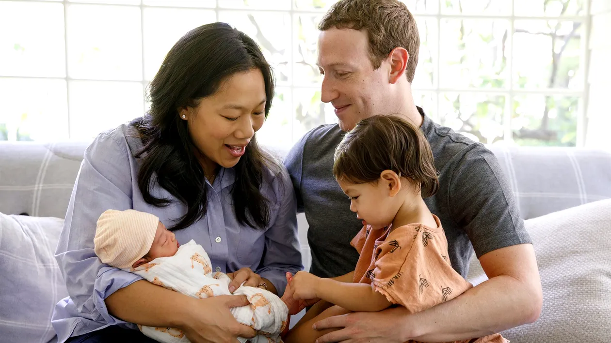 Mark Zuckerberg este din nou tătic! Soţia sa, Priscilla, a născut o fetiţă. Prima fotografie cu urmaşa fondatorului Facebook