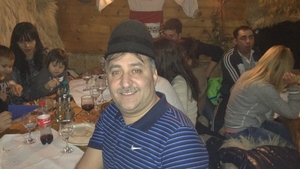 Furtuna in garderoba lui Vijelie! Din manelist s-a transformat in “fashionist”! Si-a ras mustata si poarta culori indraznete