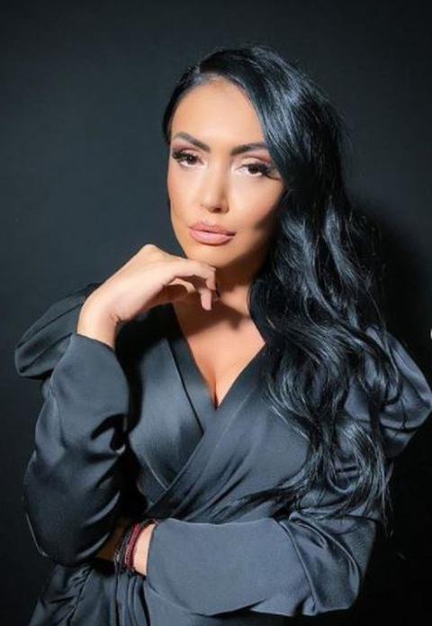 Andreea Mantea a sfidat temperaturile scăzute. Cum s-a pozat vedeta la -9 grade, de Valentine’s Day