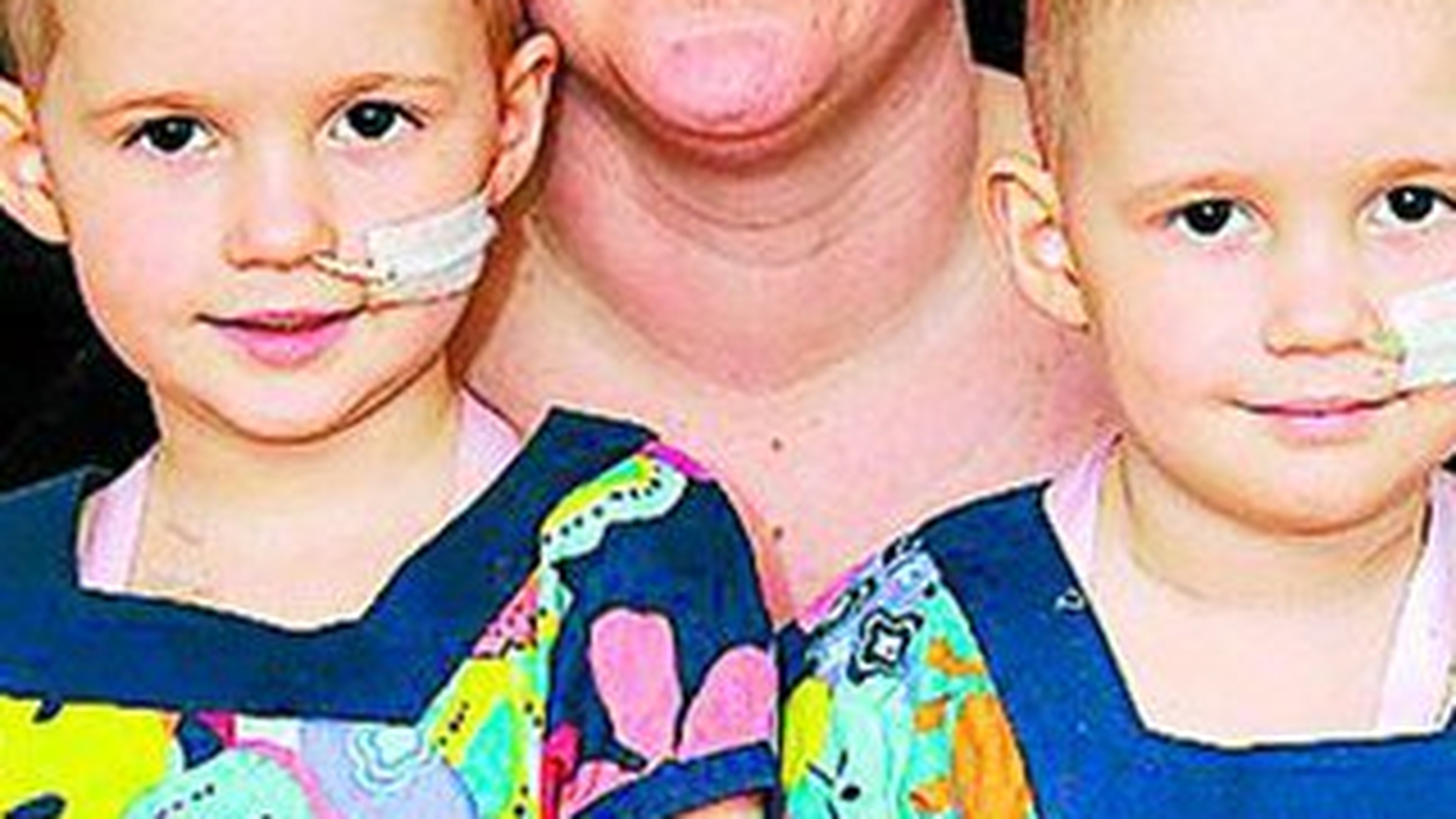 Ambele fetite s-au imbolnavit de cancer la o saptamana diferenta