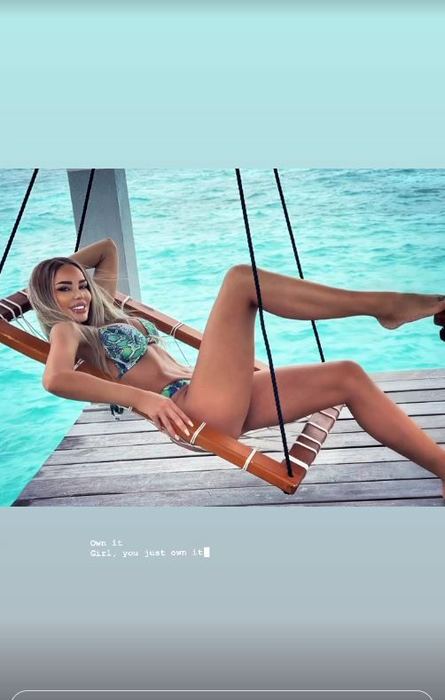 Bianca Drăgușanu și-a pupat pe buze fiica, iar unii dintre fani s-au scandalizat. Motivele pentru care unii dintre psihologi interzic acest obicei | FOTO