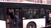 Grav incident într-un autobuz RATB. Un pensionar i-a tăiat venele unui călător!