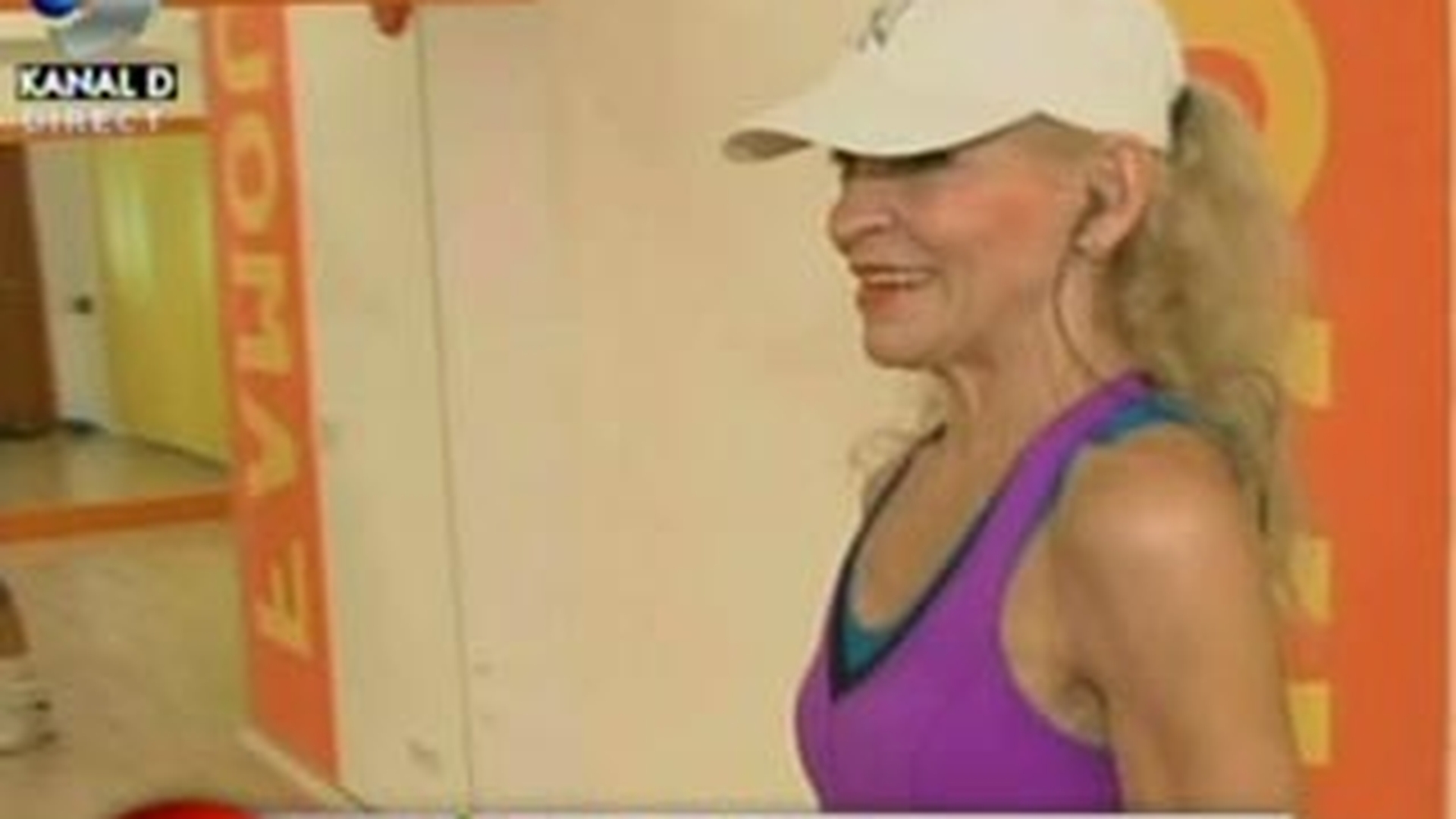 VIDEO Profu' de sport, Dan Visan, vrea sa devina instructor de aerobic si tae bo strict pentru fete! Vezi cum a decurs prima lui lectie si cum a invatat sa-si unduiasca bazinul!