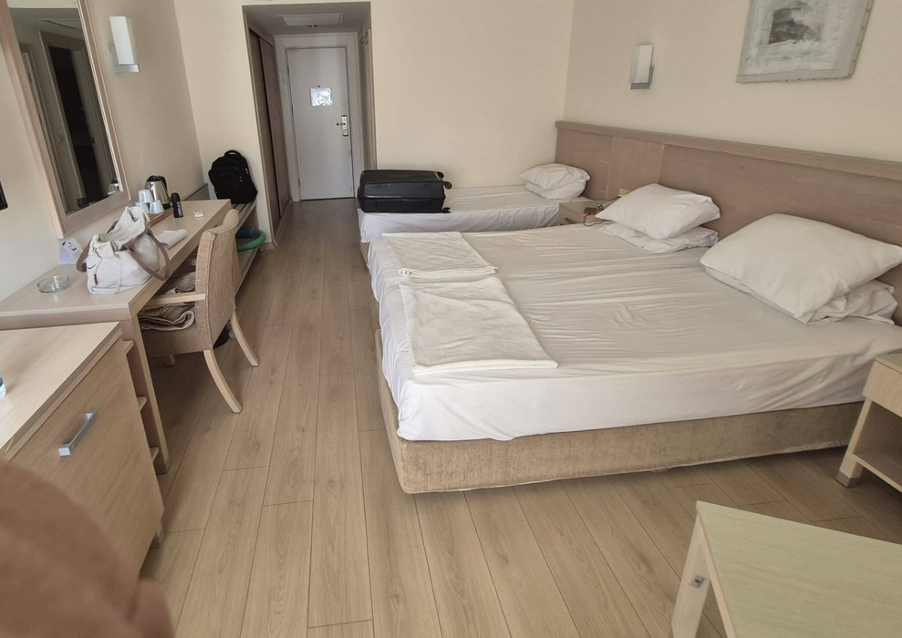 Ce a primit să mănânce un turist român, la all-inclusive, într-un hotel de 5 stele din Turcia