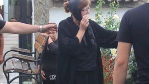 Mama Denisei face mărturisiri cutremurătoare:“S-a dus dupa ea. A murit călcat de maşină chiar în faţa curţii noastre “