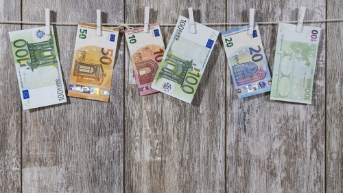 Curs valutar BNR, luni, 5 aprilie 2021. Cât costă euro azi